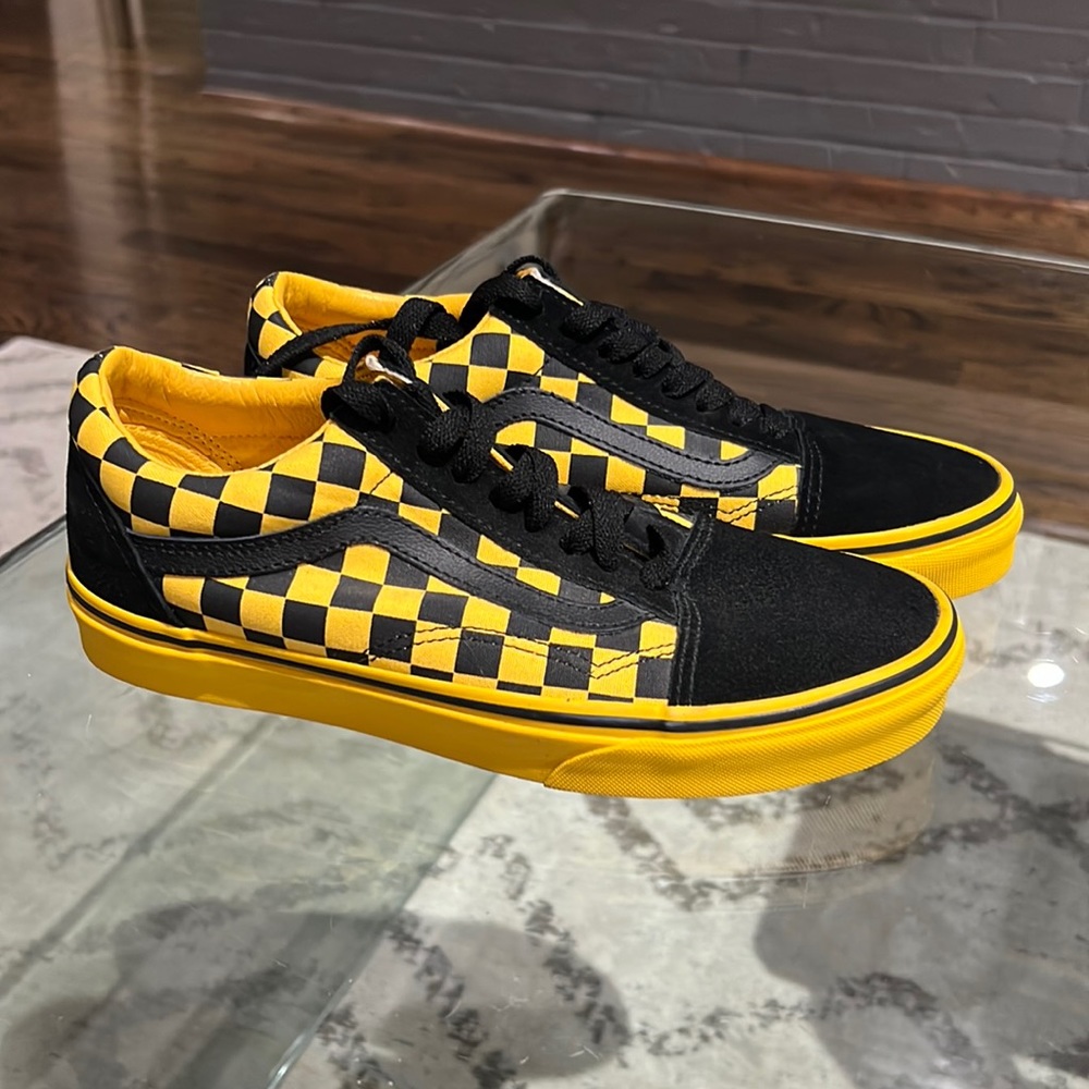 NEW, never worn! Women's size 8